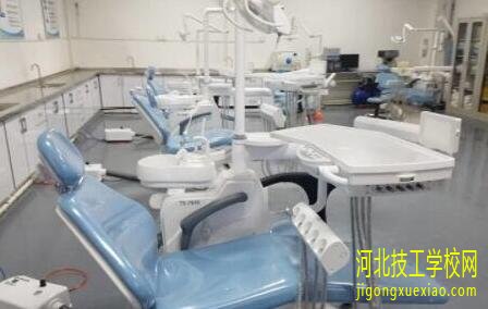 石家庄白求恩医学院有口腔医学专业吗？
