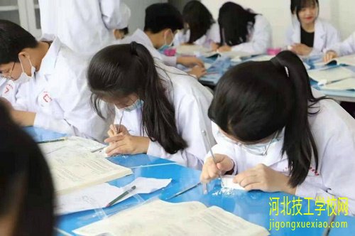 2023年石家庄冀联医学院口腔专业怎么报名？