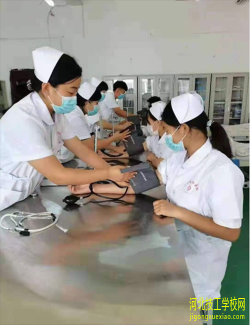 河北同仁医学院护理专业学费多少？