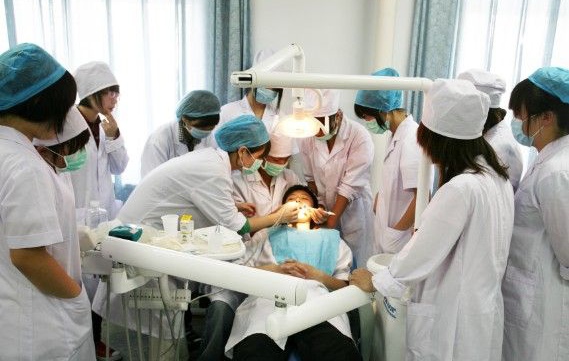 女生能学口腔医学吗？