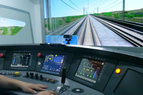 想当火车司机？中专学历也能报名！稳定高薪 + 铁饭碗！