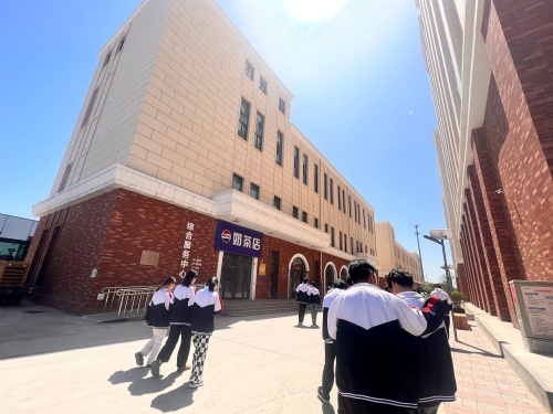 石家庄东华铁路学校每月吃饭花费多少？