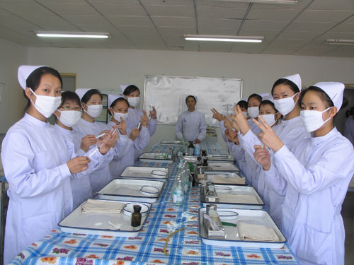 学习基础差能到河北同仁医学中专学校学医吗？