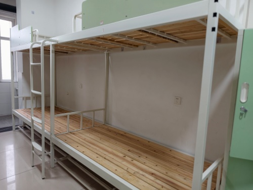 石家庄东华铁路学校学生让带手机吗？