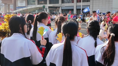 石家庄东华铁路学校助力2026年马拉松比赛 热门学校 第2张