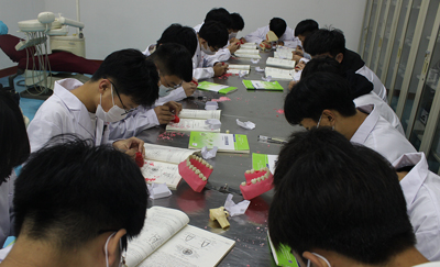 河北同仁医学中专学校热门专业｜护理 / 康复 / 药剂全专业汇总