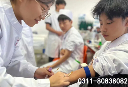 往届初中生可以报 河北同仁医专的3+2 护理吗？